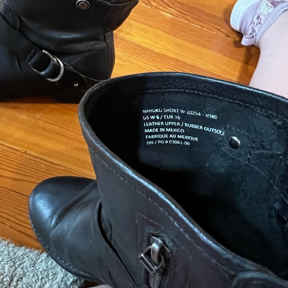 OLUKAI Women’s Nahuku Short Booties, size 6 - Picture 5 of 6